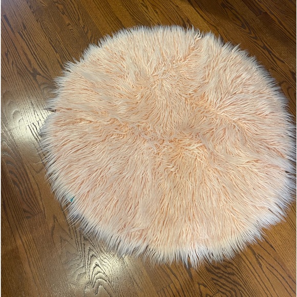 3' Faux Fur Round Kids' Rug Pink - by Pillowfort/Target New without tags - Picture 3 of 9